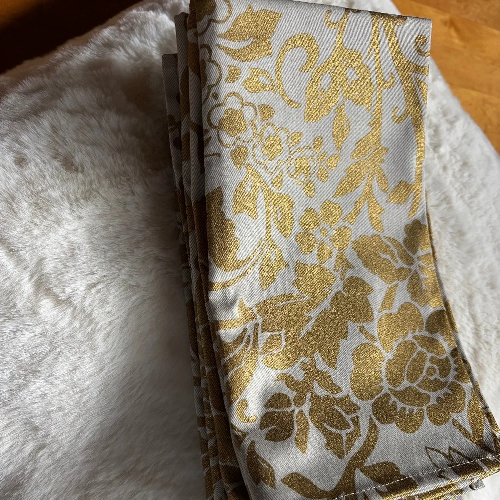 8 medium and 8 large napkins William Sonoma cotton